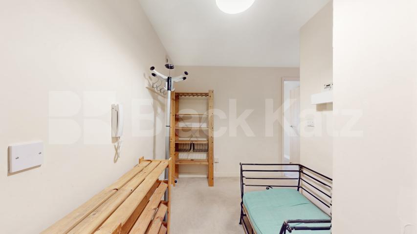 2 bedroom apartment seconds away from Caledonian road station inc all bills Cottage Road, Caledonian Road